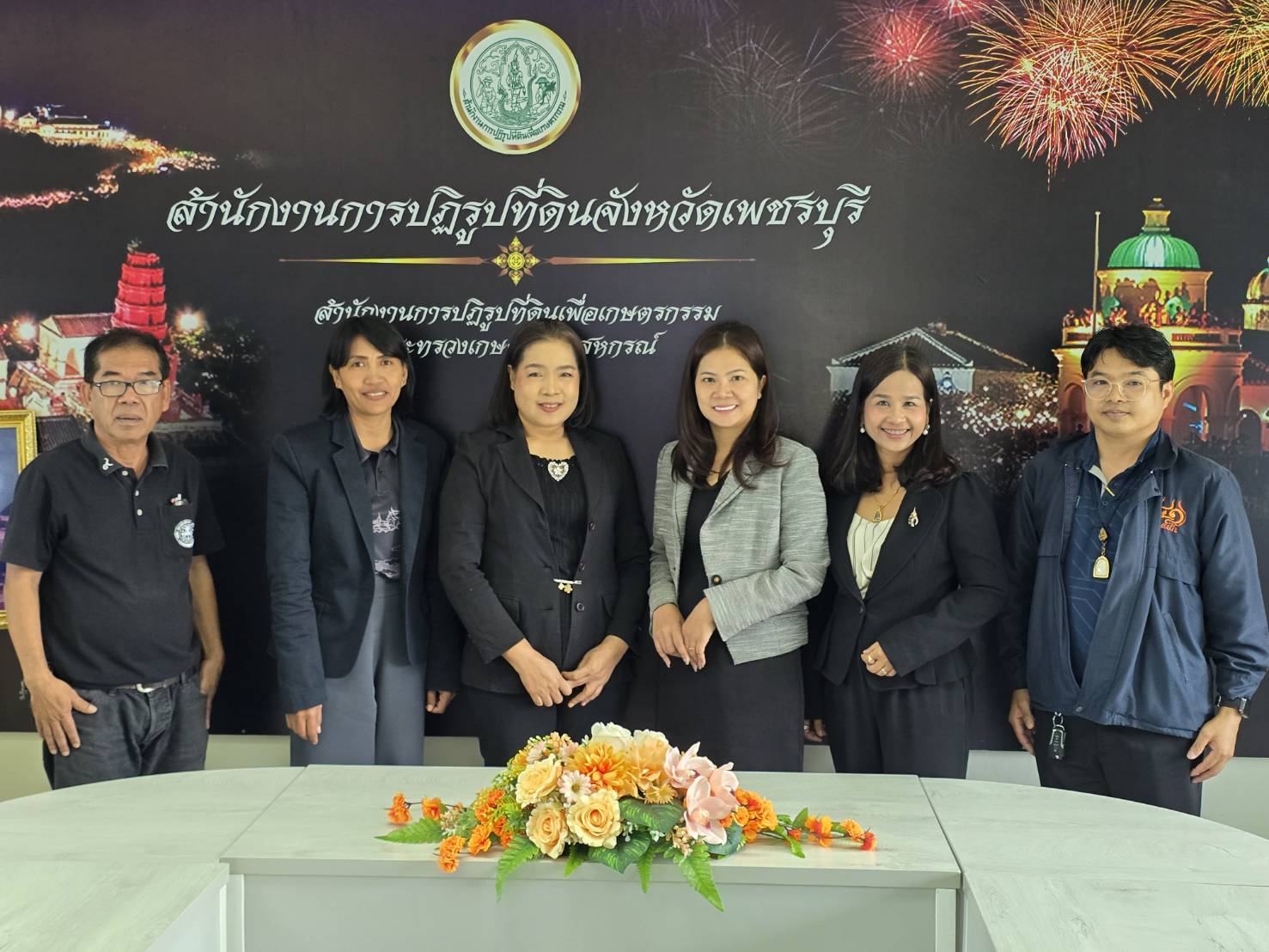 title - ปฏิรูปที่ดินจังหวัดเพชรบุรี พร้อมด้วย เจ้าหน้าที่ ส.ป.ก.เพชรบุรี ร่วมประชุมตรวจติดตามความก้าวหน้าผลการดำเนินงานตามแผนการตรวจราชการของผู้ตรวจราชการสำนักงานการปฏิรูปที่ดินเพื่อเกษตรกรรม (นางสาวพจนันท์ กองมาก) ประจำปีงบประมาณ พ.ศ. 2569 รอบที่ 2
